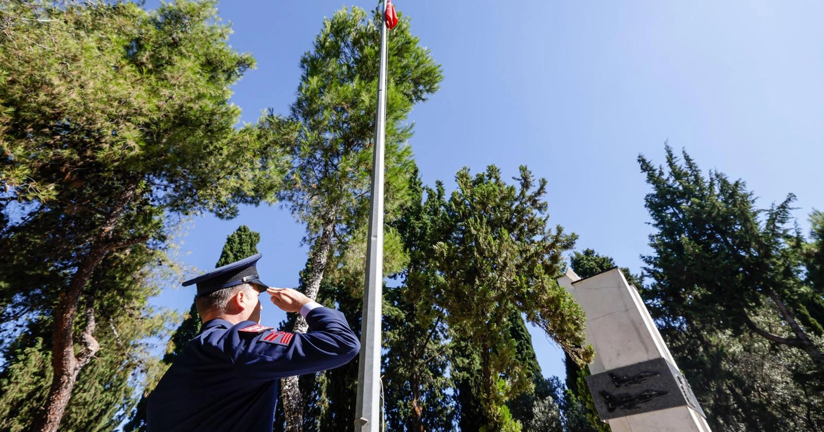 15 temmuz sehitleri izmirde dualarla anildi 2Uqe2vzO