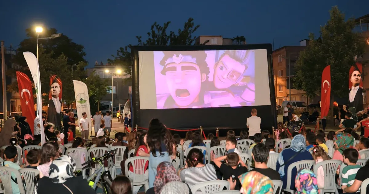 Bursa Osmangazi’de çocukların sinema keyfi devam ediyor